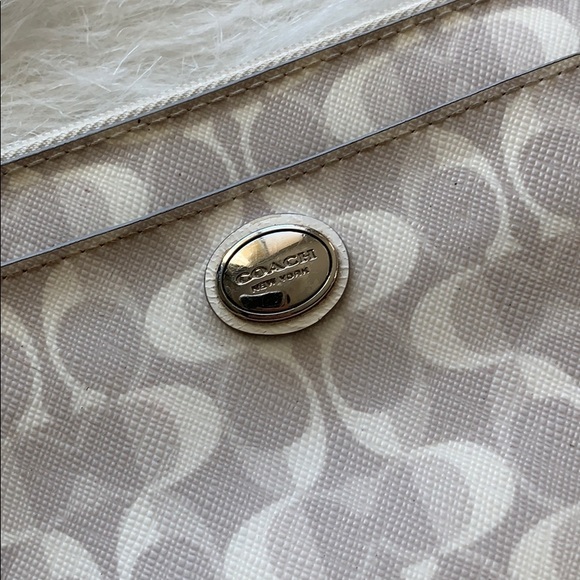 Coach | white patent leather monogram wristlet - Picture 4 of 16